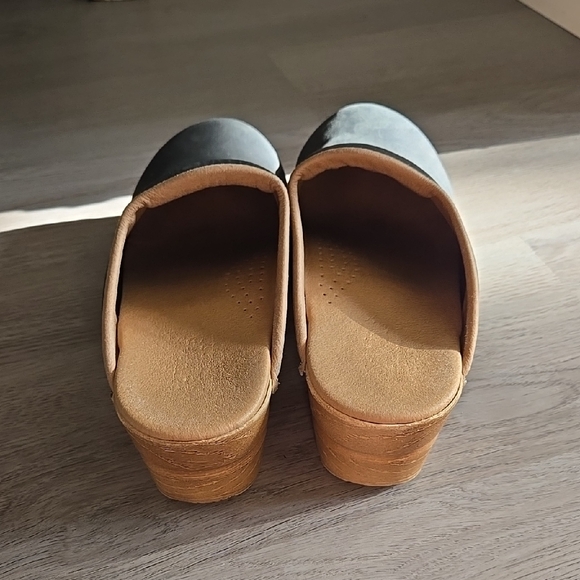Sanita Women's Black and Tan Mules - Picture 8 of 15